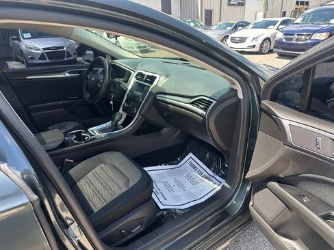 Used 2016 Ford Fusion SE image 12