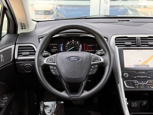 Used 2020 Ford Fusion SE FWD image 24