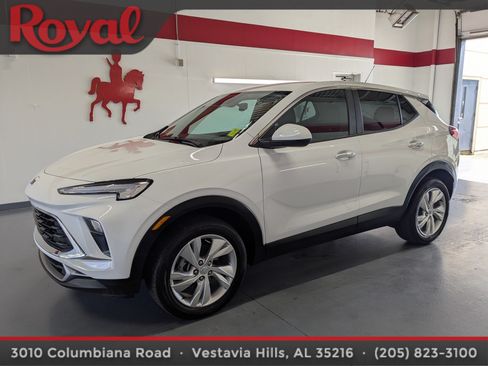 Used 2025 Buick Encore GX Preferred AWD/4WD image 1