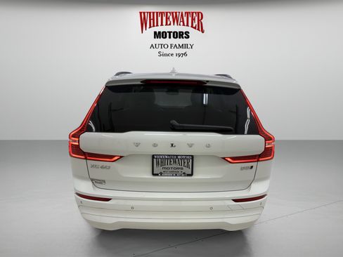 Used 2022 Volvo XC60 B5 Momentum image 3
