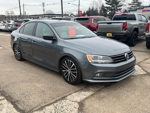 Used 2016 Volkswagen Jetta Sport image 4
