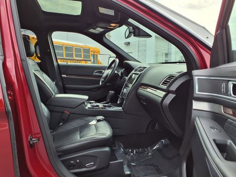 Used 2017 Ford Explorer Platinum AWD/4WD image 25