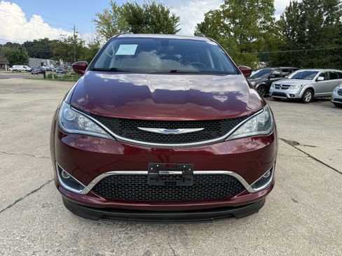 Used 2020 Chrysler Pacifica Touring-L FWD image 8