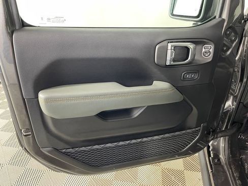 Certified 2025 Jeep Gladiator Mojave image 15