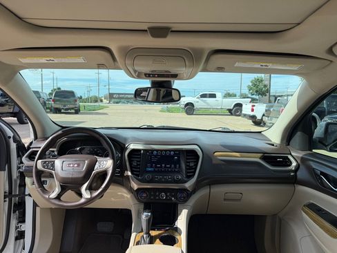 Used 2017 GMC Acadia Denali w/ Technology Package FWD image 29