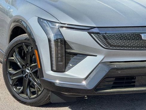 New 2025 Cadillac Optiq Sport 1 w/ LPO, ONYX Package image 11