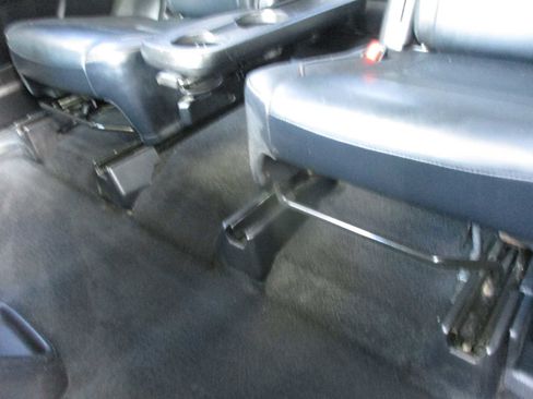 Used 2019 Toyota Highlander XLE image 3