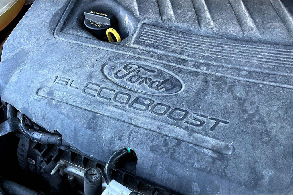 Used 2017 Ford Escape SE w/ Equipment Group 201A AWD/4WD image 32