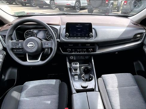 Used 2023 Nissan Rogue SV image 21