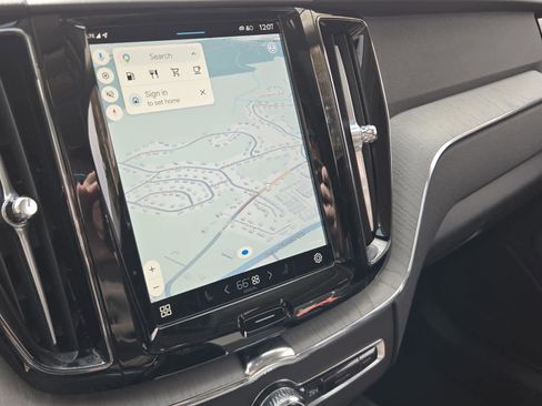 Used 2025 Volvo XC60 B5 Plus image 31