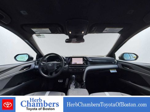 Used 2025 Toyota Camry SE AWD/4WD image 6