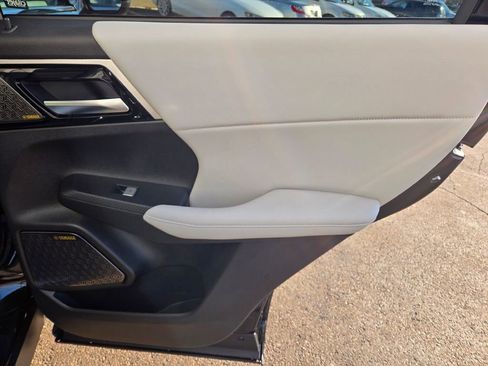 New 2026 Mitsubishi Outlander SE image 9