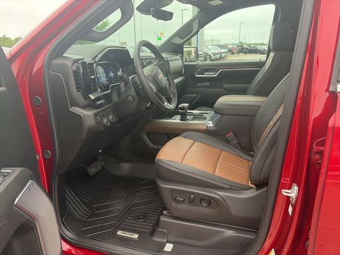 Used 2025 Chevrolet Silverado 1500 High Country w/ Technology Package image 12