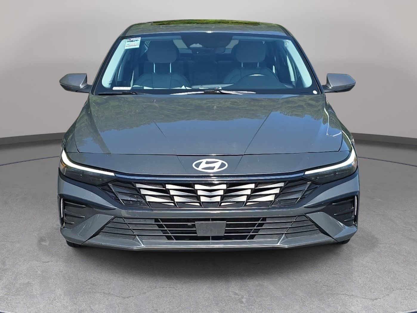 Used 2025 Hyundai Elantra Limited FWD image 2