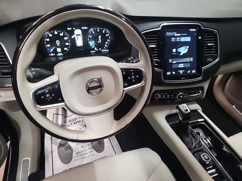 Used 2018 Volvo XC90 T6 Momentum w/ Convenience Package image 9