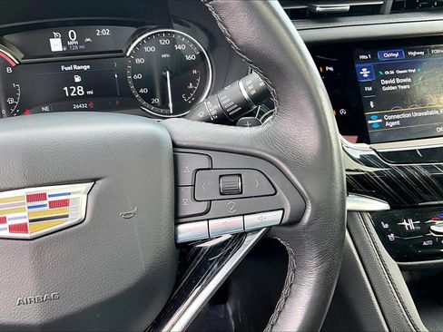 Used 2025 Cadillac XT6 Premium Luxury image 19