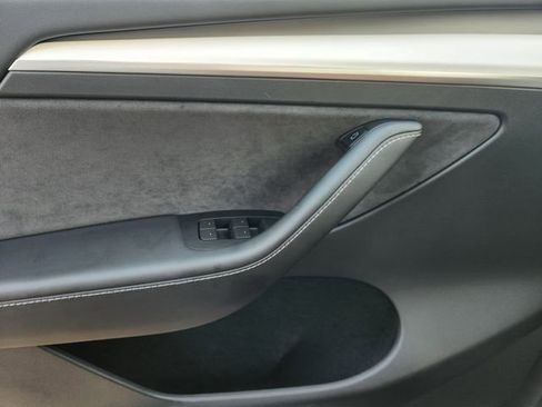 Used 2025 Tesla Model Y Long Range AWD/4WD image 21