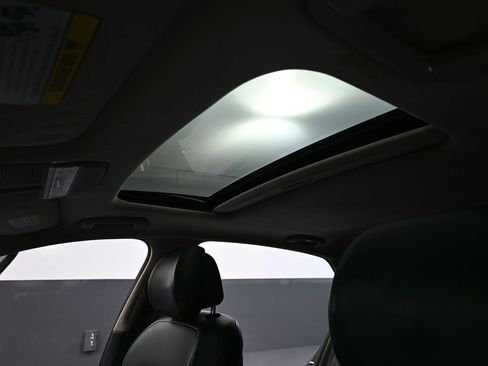 Used 2017 Genesis G90 3.3T Premium image 25