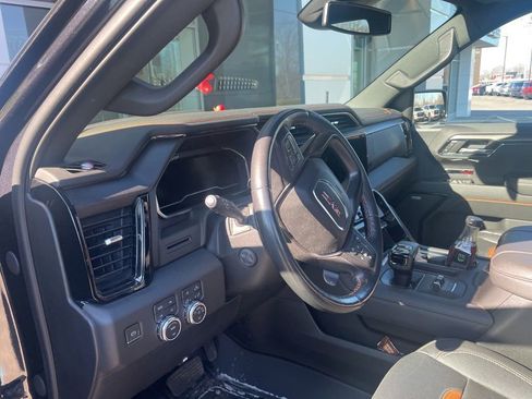 Used 2023 GMC Sierra 1500 AT4 w/ AT4 Preferred Package AWD/4WD image 3