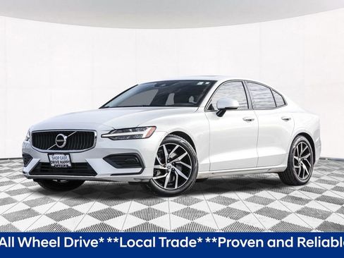 Used 2020 Volvo S60 T6 Momentum image 2