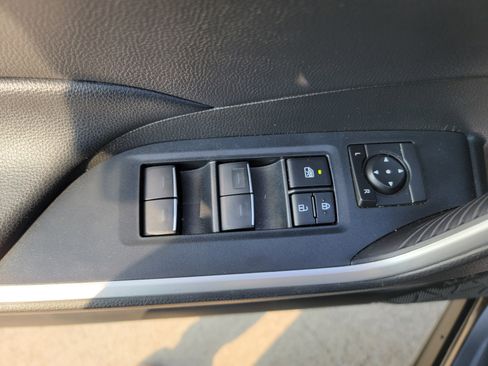 Used 2022 Toyota RAV4 XLE image 16