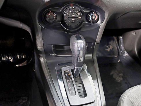 Used 2013 Ford Fiesta SE image 19
