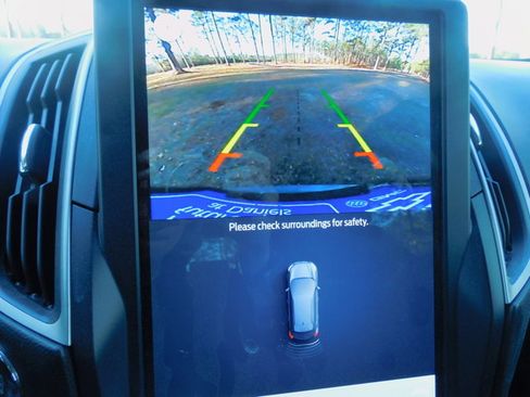 Used 2022 Ford Edge SE w/ Black Appearance Package image 19