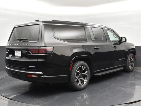 Used 2024 Jeep Wagoneer L Series III w/ Flexible Seating Group AWD/4WD image 19