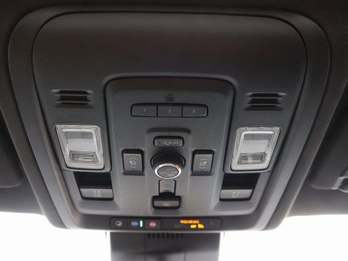 Used 2023 Chevrolet Suburban High Country image 12