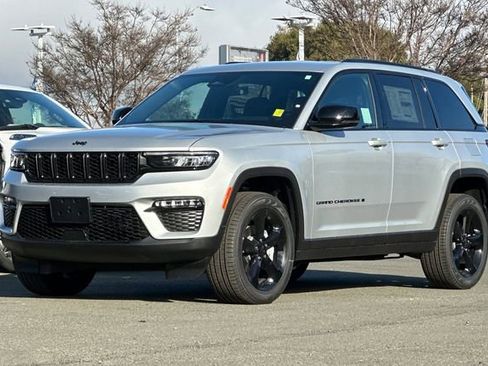 New 2025 Jeep Grand Cherokee Limited w/ Black Appearance Package image 8