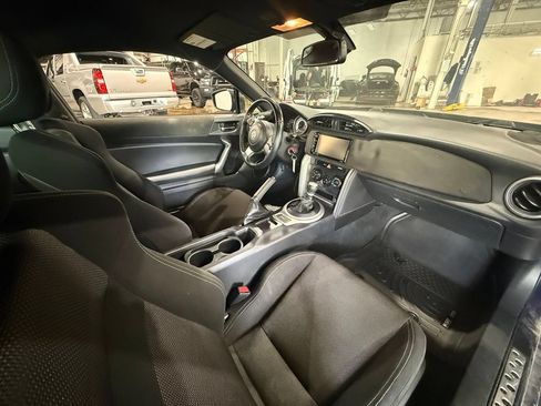 Used 2019 Toyota 86 RWD image 6