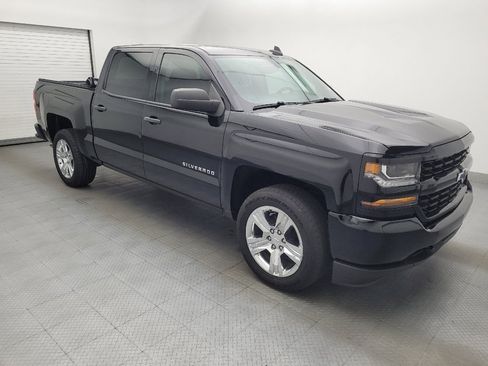 Used 2018 Chevrolet Silverado 1500 Custom w/ Custom Value Package RWD image 11