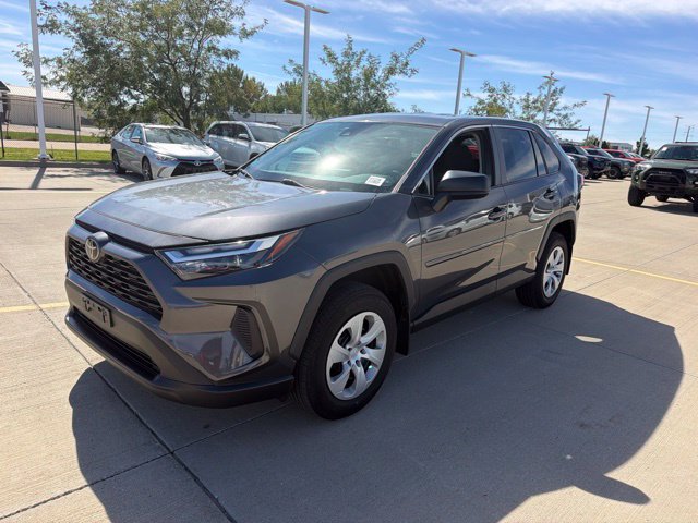 Used 2023 Toyota RAV4 LE AWD/4WD image 3
