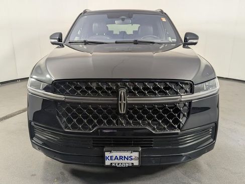 Used 2025 Lincoln Navigator Reserve w/ Jet Appearance Package image 3