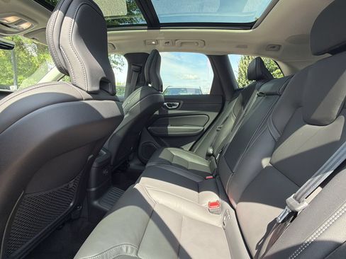 Used 2022 Volvo XC60 T8 Inscription AWD/4WD image 25