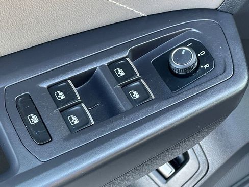 Used 2021 Volkswagen Atlas SE image 28