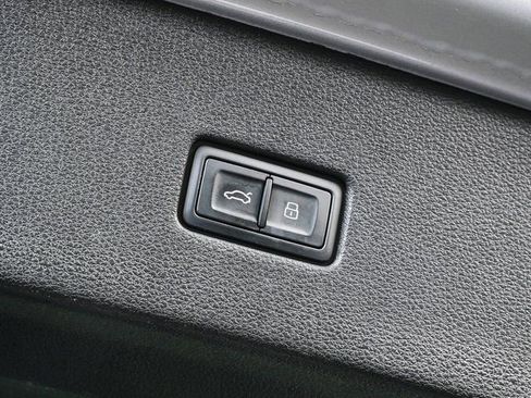Used 2022 Audi Q8 Premium AWD/4WD image 32