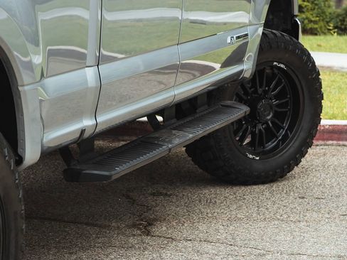 Used 2022 Ford F250 XLT w/ FX4 Off-Road Package image 12