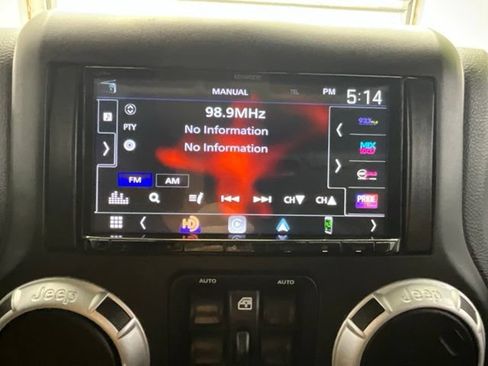 Used 2016 Jeep Wrangler Unlimited Rubicon AWD/4WD image 9