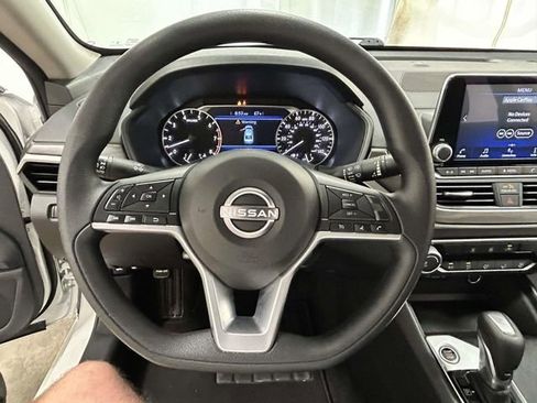Used 2025 Nissan Altima 2.5 SV image 21