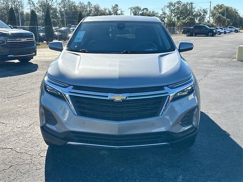 Used 2024 Chevrolet Equinox LT image 2