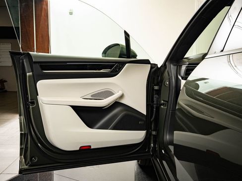 New 2026 Porsche Macan 4 Electric AWD/4WD image 27