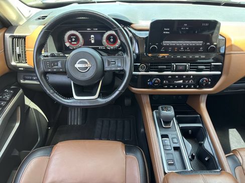 Used 2023 Nissan Pathfinder Platinum FWD image 10