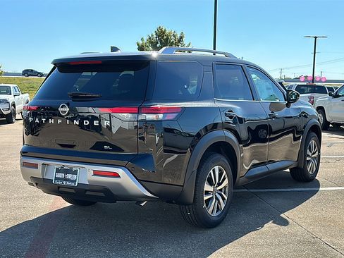 New 2025 Nissan Pathfinder SL image 8