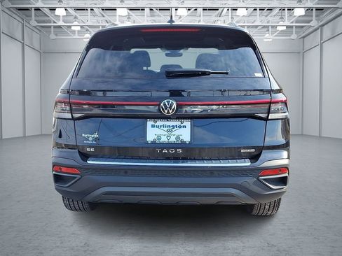 Certified 2025 Volkswagen Taos SE image 5