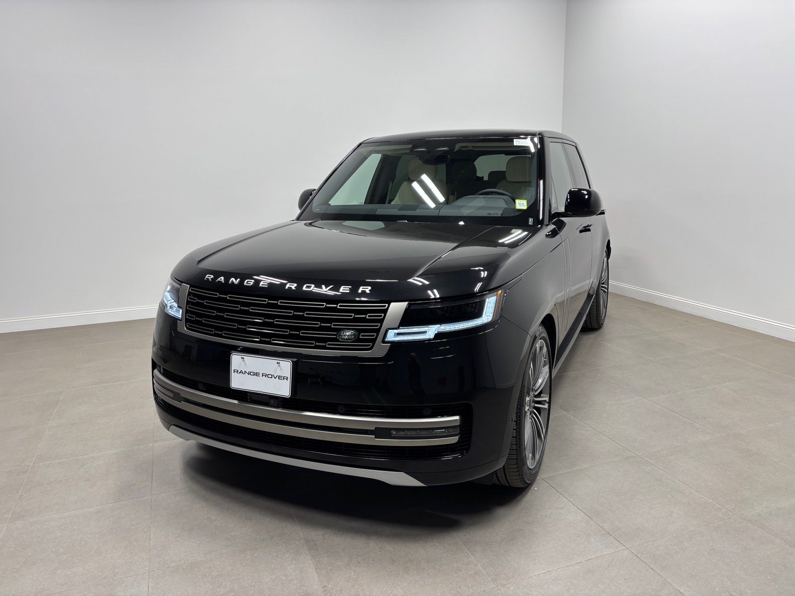 Used 2026 Land Rover Range Rover SE AWD/4WD image 2