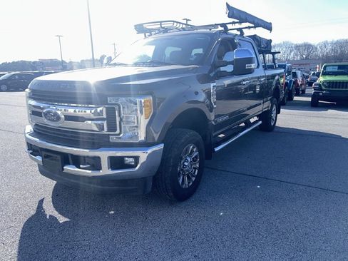 Used 2017 Ford F250 XLT w/ XLT Premium Package image 9