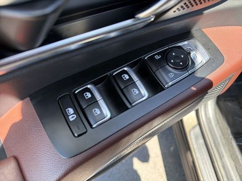 Used 2024 Kia Telluride EX w/ EX Captain's Chair Package FWD image 19