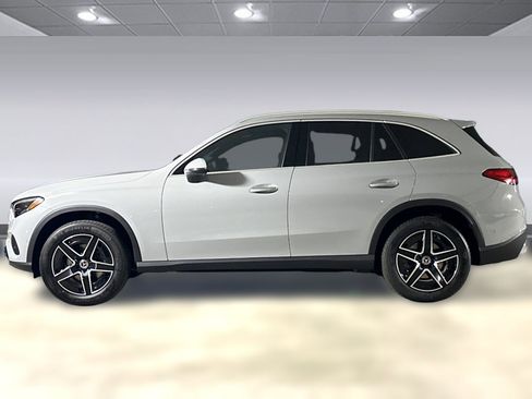 Used 2026 Mercedes-Benz GLC 300 image 2