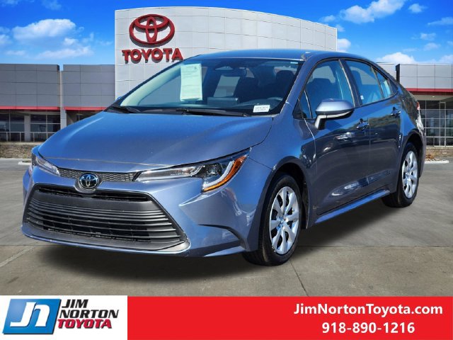Used 2026 Toyota Corolla LE FWD image 3